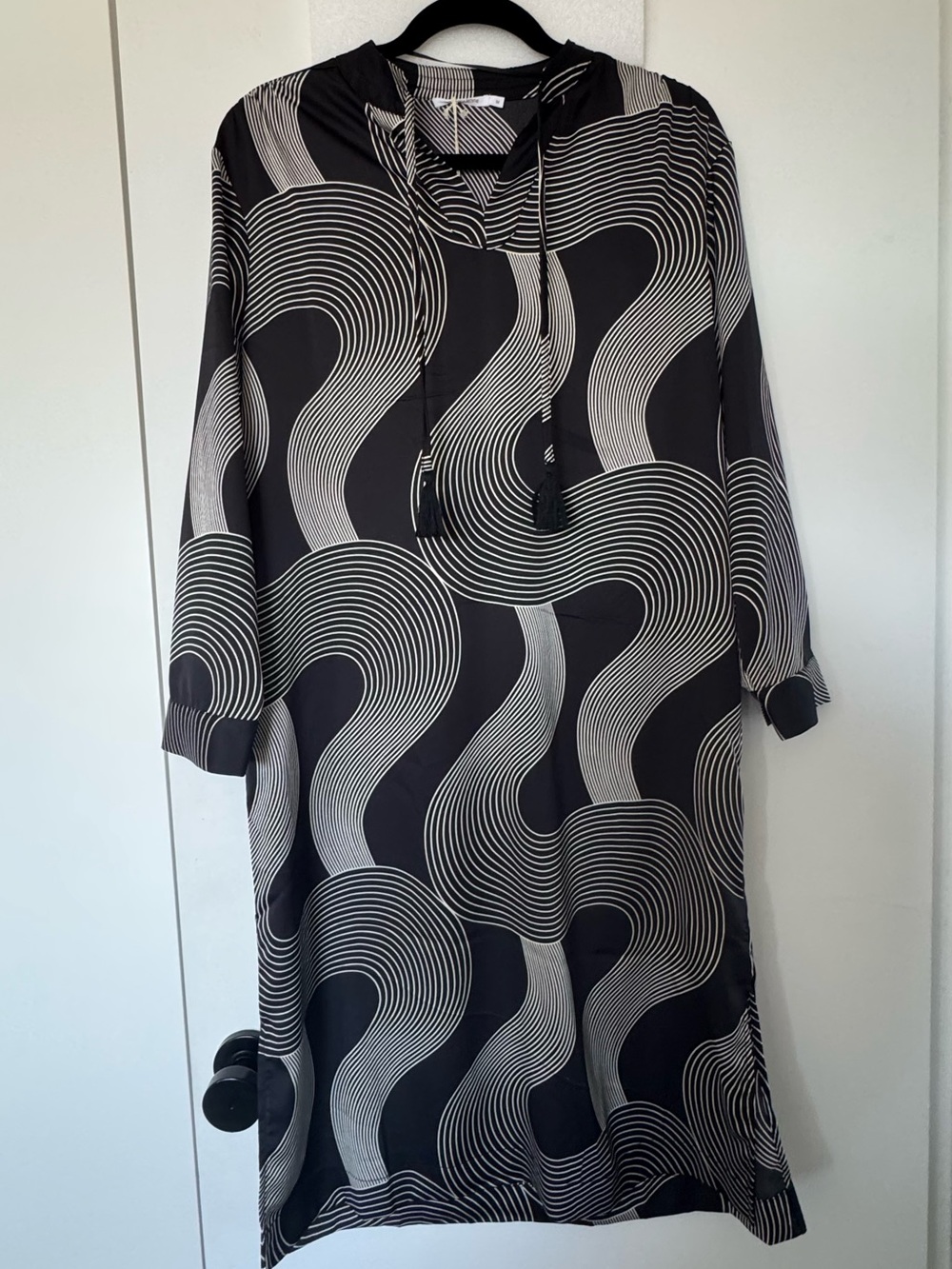 Black & White Long-Sleeve Wave Print Dress with Tassel Tie NWT